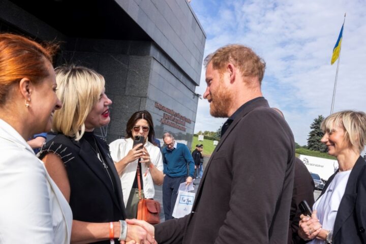 Il principe Harry compie 41 anni e riflette sulla sua vita dopo la missione in Ucraina