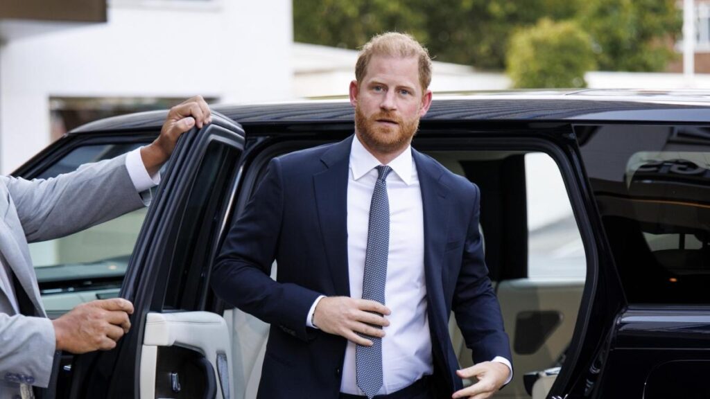 Il principe Harry omaggia la regina Elisabetta a Windsor, ma non incontra il fratello William