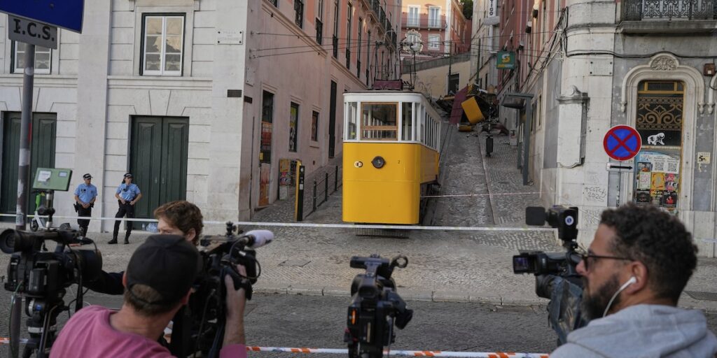 Incidente della funicolare di Lisbona: 17 morti e 21 feriti, indagini in corso