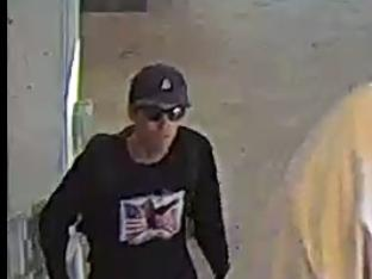 Indagini su Charlie Kirk: video e impronte del sospetto, il nome rimane riservato