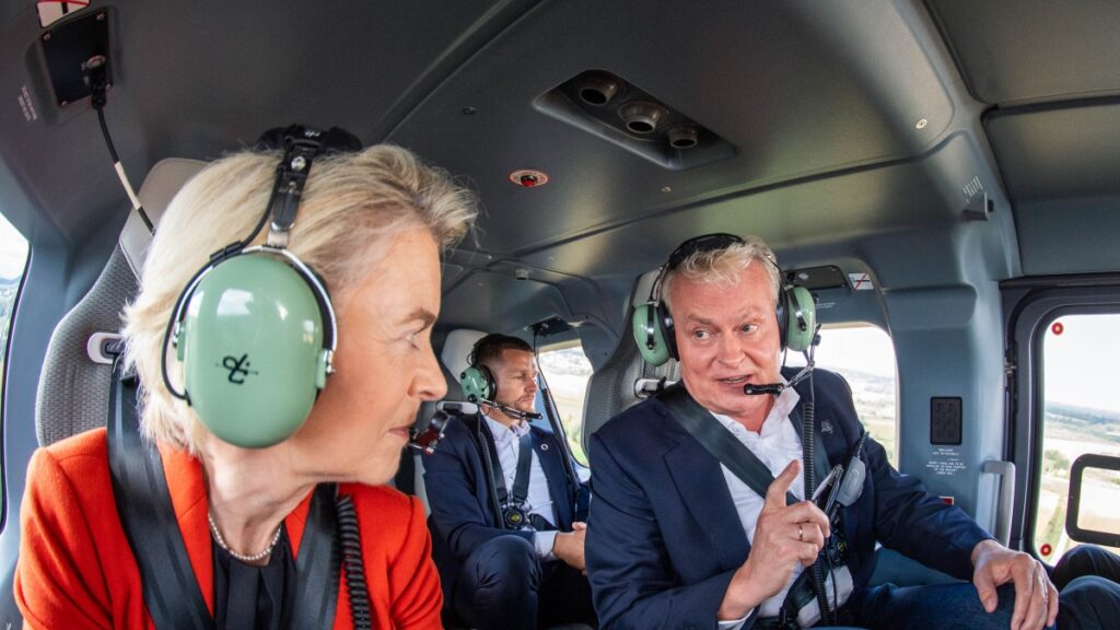 Interferenze nel volo di von der Leyen, Sofia sospetta la Russia: gps in tilt sull'aereo in Bulgaria