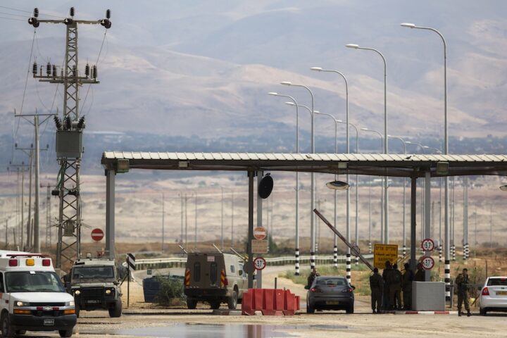 Israele chiuderà l'unico valico tra Giordania e Cisgiordania a tempo indeterminato dal 24 settembre