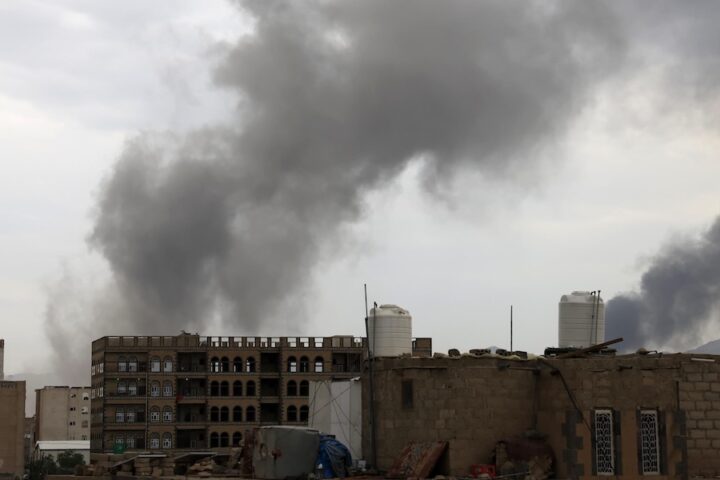 Israele colpisce nuovamente Sana’a: almeno nove morti e 118 feriti negli attacchi