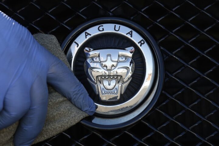 Jaguar Land Rover riavvia parzialmente la produzione dopo un mese di interruzione per attacco informatico