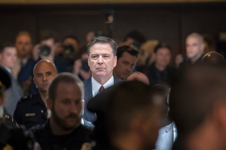James Comey incriminato per falsa testimonianza e ostruzione in Virginia