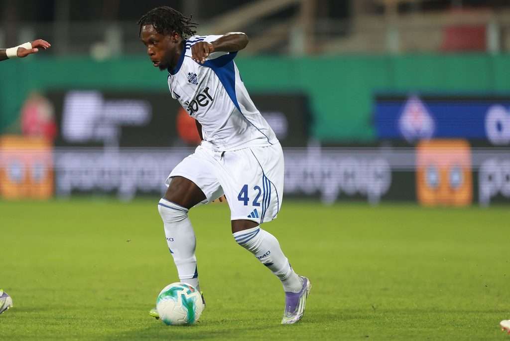 Jayden Addai, nuovo talento del Como, segna il suo primo gol in Serie A contro la Fiorentina