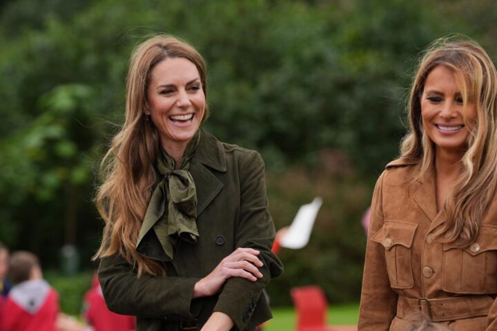 Kate e Melania insieme agli scout a Frogmore durante la visita di Stato di Trump