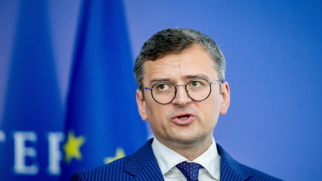 Kuleba: «Con Russia e alleati fragili, summit al Cremlino è impossibile»