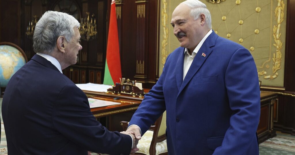 La Bielorussia libera 52 prigionieri stranieri in cambio della revoca di alcune sanzioni da parte degli Stati Uniti