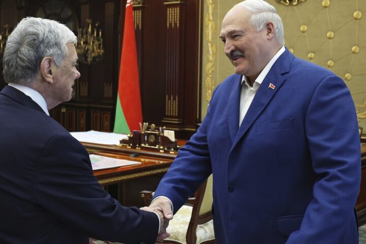 La Bielorussia libera 52 prigionieri stranieri in cambio della revoca di alcune sanzioni da parte degli Stati Uniti