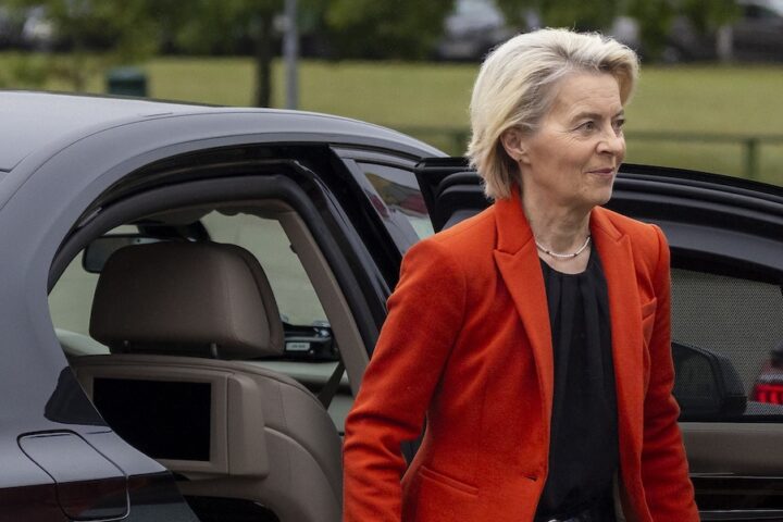La Bulgaria rettifica: l'aereo di Ursula von der Leyen non ha subito interferenze GPS