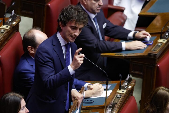 La commemorazione di Charlie Kirk alla Camera genera tensioni tra destra e sinistra sul tema delle manifestazioni pro-Palestina