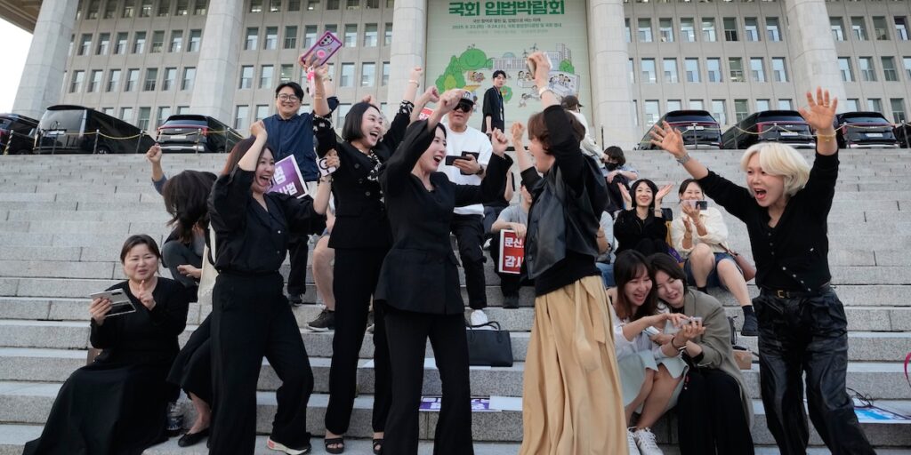 La Corea del Sud approva la legge per legalizzare l'attività di tatuatori non medici