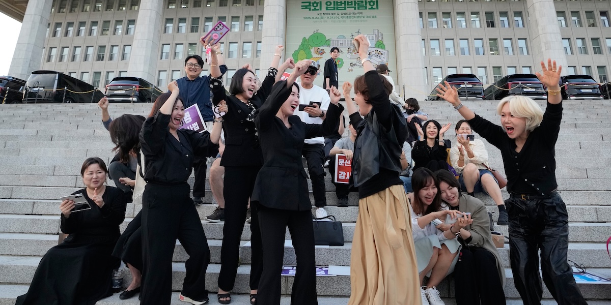 La Corea del Sud approva la legge per legalizzare l'attività di tatuatori non medici