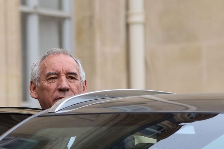 La Francia affronta una crisi di governo con la legge di bilancio contestata da François Bayrou