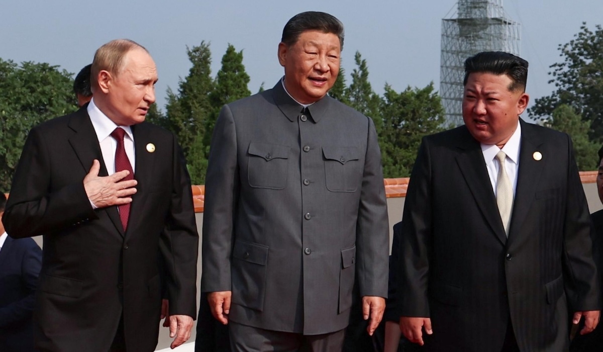 La parata militare cinese celebra gli 80 anni dalla vittoria nella Seconda guerra mondiale con la presenza di Xi Jinping, Vladimir Putin e Kim Jong Un