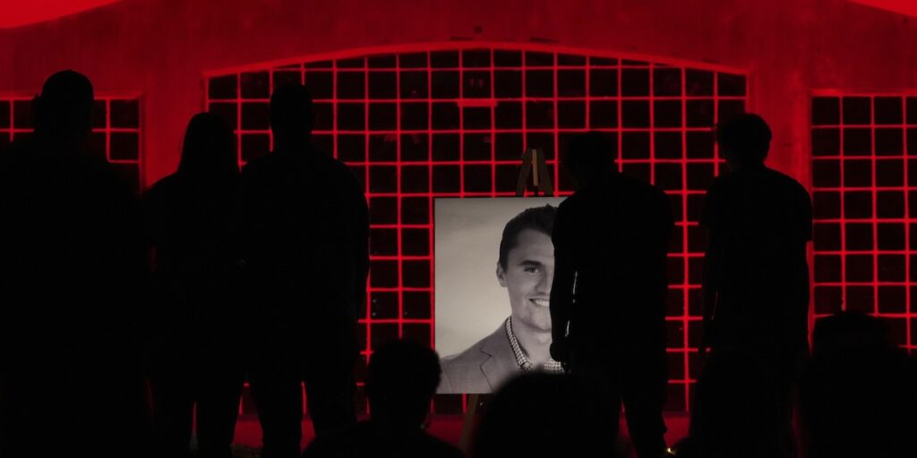 La presenza della frase "Oh bella ciao" nell'attentato a Charlie Kirk e l'evoluzione della canzone come simbolo globale di protesta