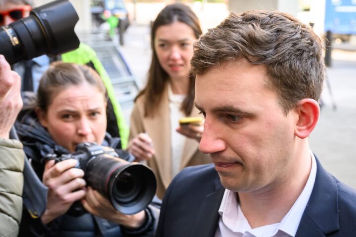 La procura inglese archivia il caso contro due uomini accusati di spionaggio per la Cina