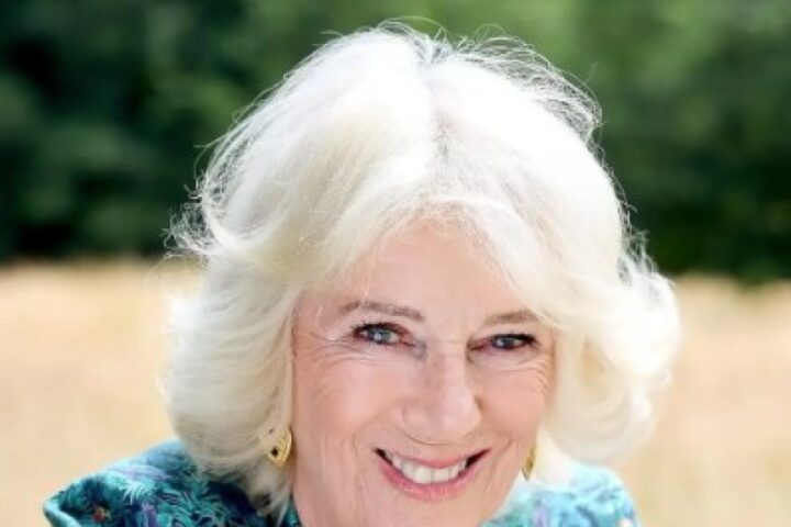 La regina Camilla racconta l'aggressione sessuale subita da adolescente su un treno