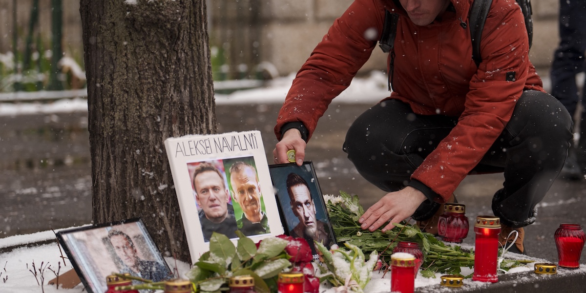 La vedova di Navalny presenta prove di avvelenamento dopo la sua morte in carcere in Siberia