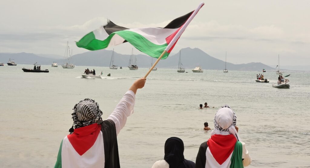 Le barche della Global Sumud Flotilla partono da Augusta, Sicilia, dirette verso Gaza