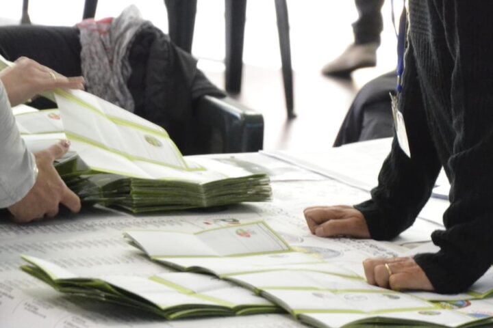 L'Union Valdôtaine, il partito autonomista più votato in Valle d'Aosta, dovrà allearsi per governare