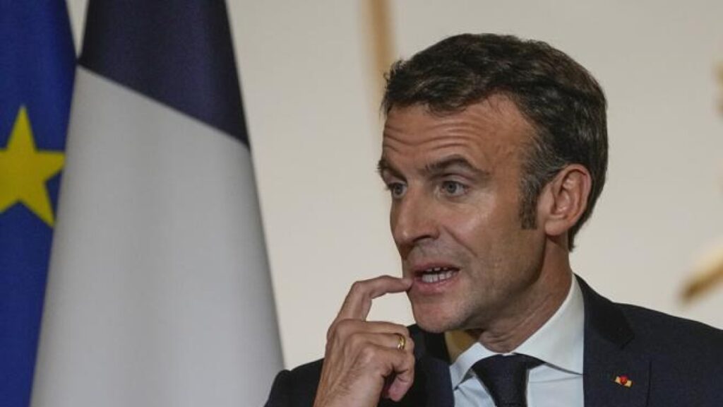 Macron affronta una nuova crisi governativa in Francia, tra proteste e instabilità politica