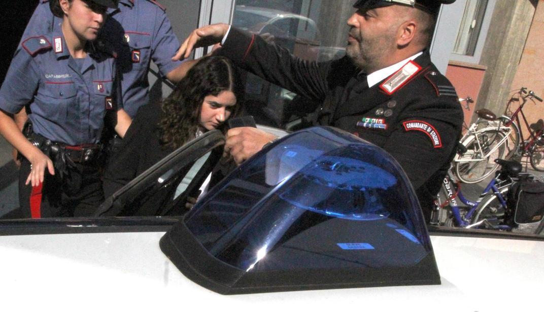 Madre accusata di duplice omicidio dei figli, il processo continua a Parma