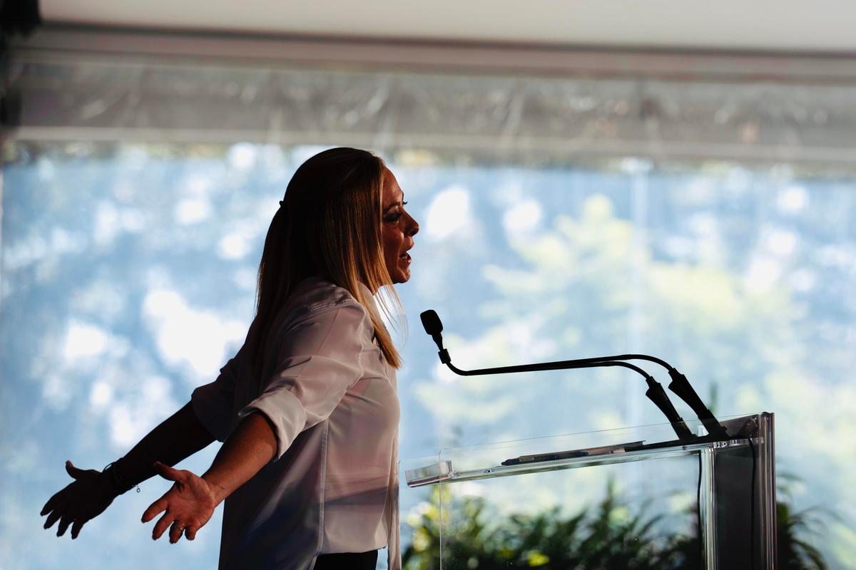 Meloni a Fenix: attacco alla sinistra e citazione di Berlusconi sul potere dell'amore