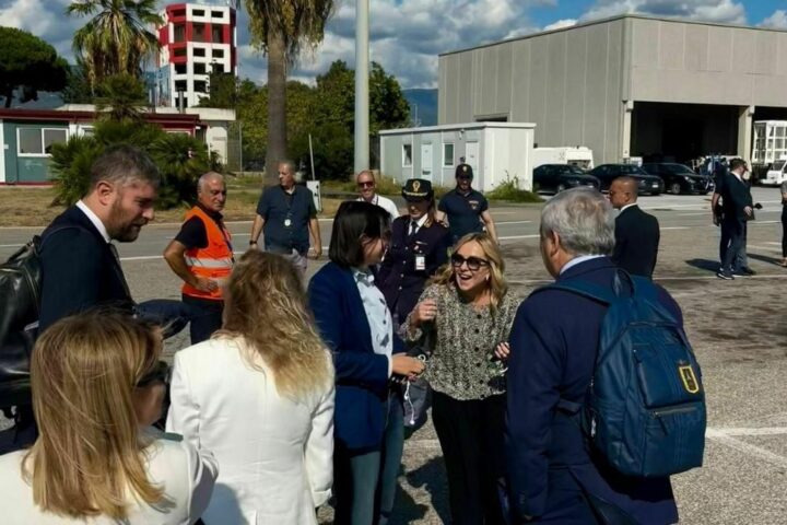 Meloni e Schlein volano insieme: Gaza e Flotilla dominano la campagna in Calabria