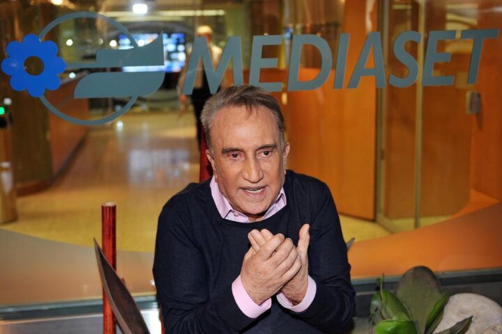 Muore Emilio Fede, storico giornalista italiano di 94 anni, ricoverato a Segrate