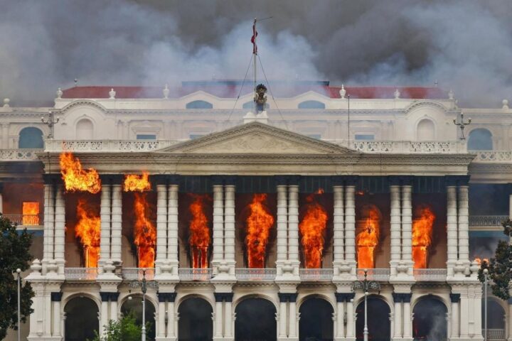 Nepal, violenze tra i giovani della Generazione Z: decine di morti e Parlamento in fiamme