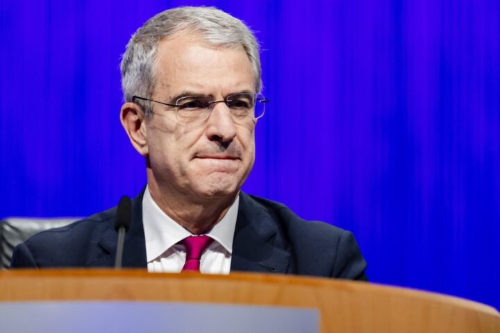 Nestlé licenzia il CEO Laurent Freixe per una relazione non dichiarata con una dipendente