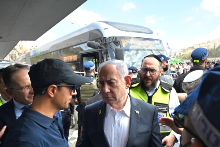 Netanyahu dopo l'attentato a Gerusalemme: «La guerra si estende oltre Gaza, coinvolgendo anche Jenin»