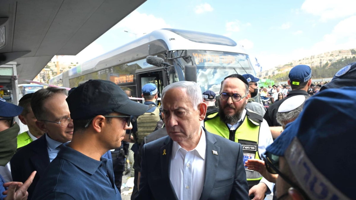 Netanyahu dopo l'attentato a Gerusalemme: «La guerra si estende oltre Gaza, coinvolgendo anche Jenin»