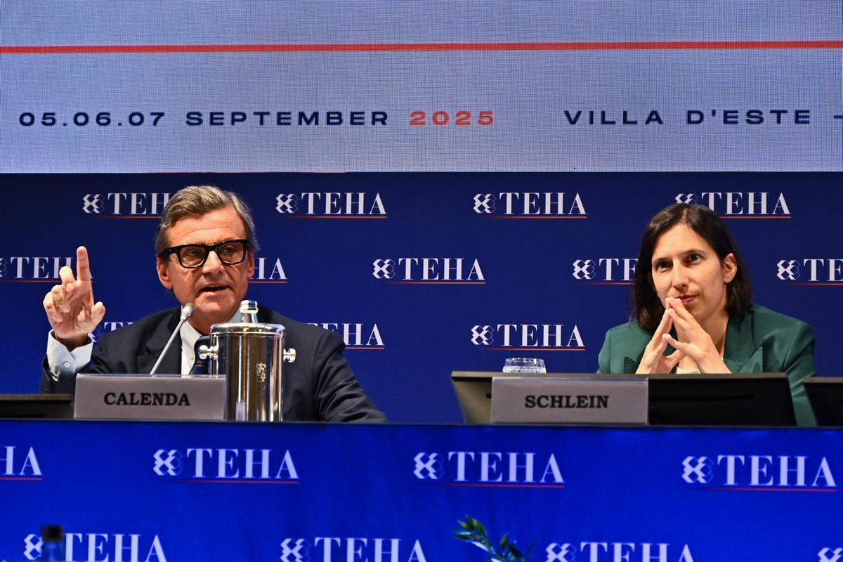 Opposizione divisa, Bonelli critica Calenda: “Sta con Meloni” e Calenda risponde: “Con voi sarà premier per sempre”