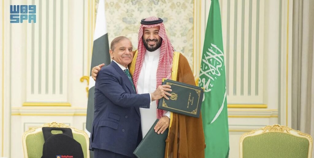Pakistan e Arabia Saudita firmano un accordo di difesa reciproca contro attacchi esterni