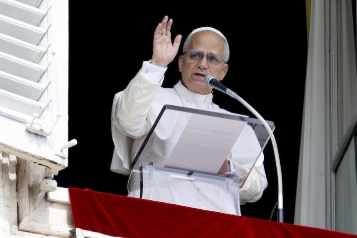 Papa Leone XIV distingue nettamente la sua posizione sulla NATO rispetto a quella di papa Francesco