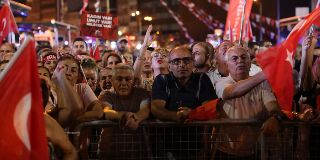 Proteste ad Ankara contro la repressione del partito di opposizione CHP con 50mila partecipanti