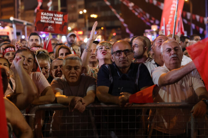 Proteste ad Ankara contro la repressione del partito di opposizione CHP con 50mila partecipanti