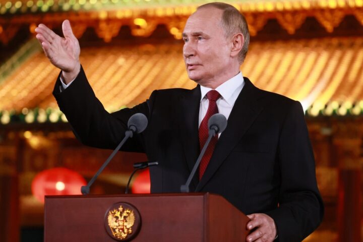 Putin: Zelensky può venire a Mosca, Trump promette nuovi colloqui sull'Ucraina