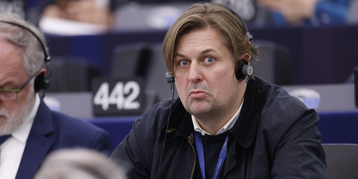 Revocata l'immunità parlamentare a maximilian krah, deputato afD, per corruzione e riciclaggio