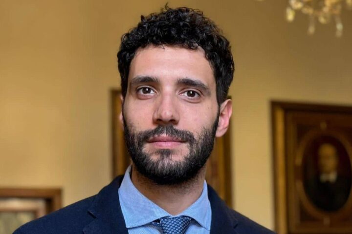 Ricatto a luci rosse: due indagati per revenge porn portano alle dimissioni del candidato FdI Tommaso Cocci