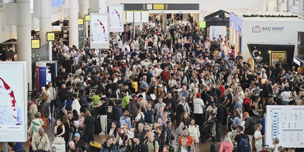 Ritardi e cancellazioni a Heathrow, Berlino e Bruxelles per malfunzionamento del sistema di check-in