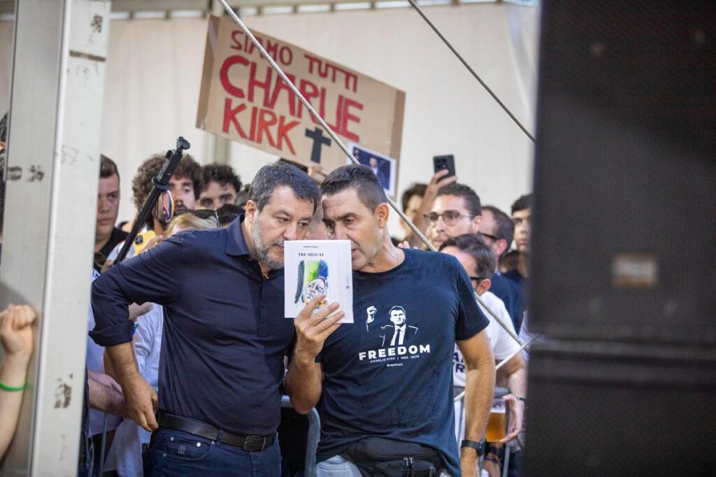 Roberto Vannacci al raduno di Pontida: assente il gruppo 'Vannacci boys', Salvini sul palco