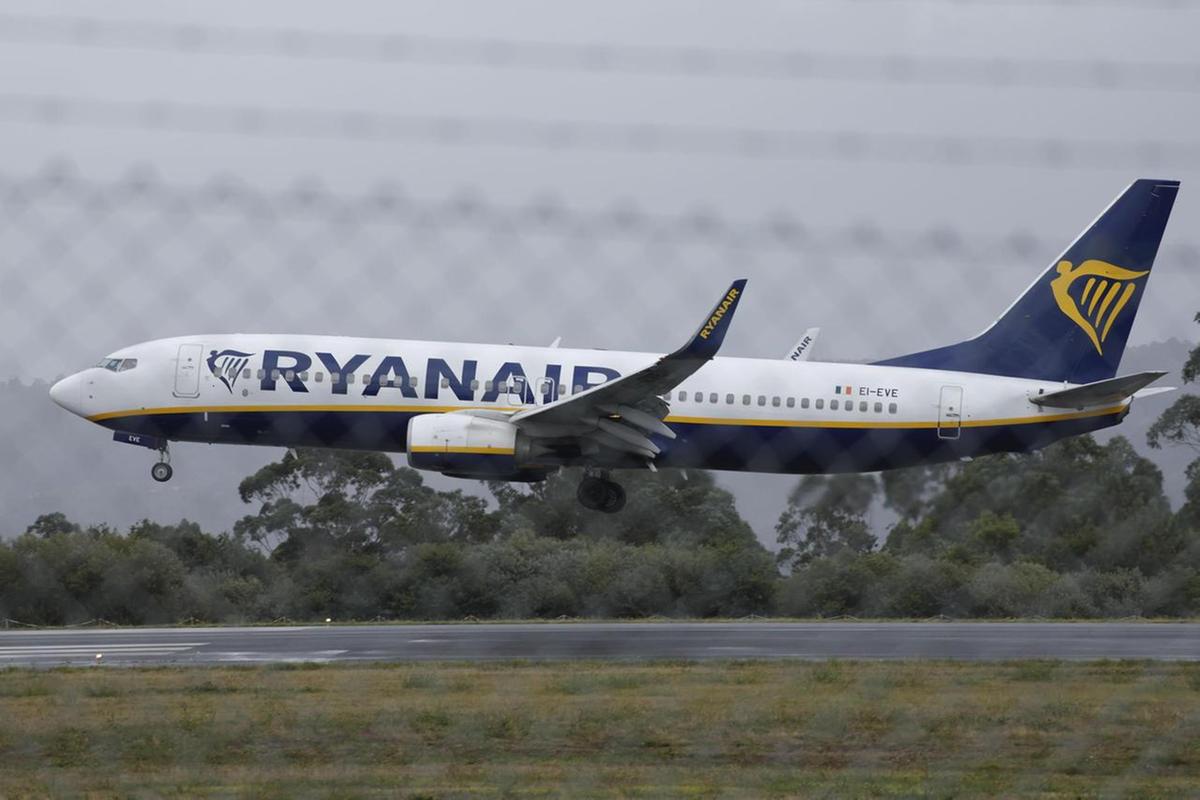 Ryanair introduce la carta d’imbarco digitale obbligatoria dal 12 novembre 2025, sanzioni per chi non la utilizza