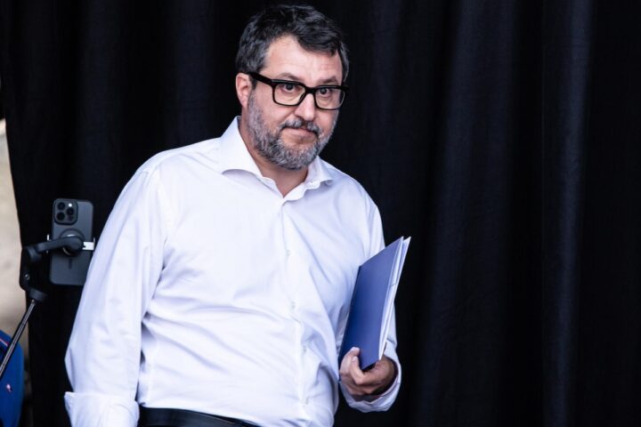 Salvini propone il permesso di soggiorno a punti per gli immigrati in Italia