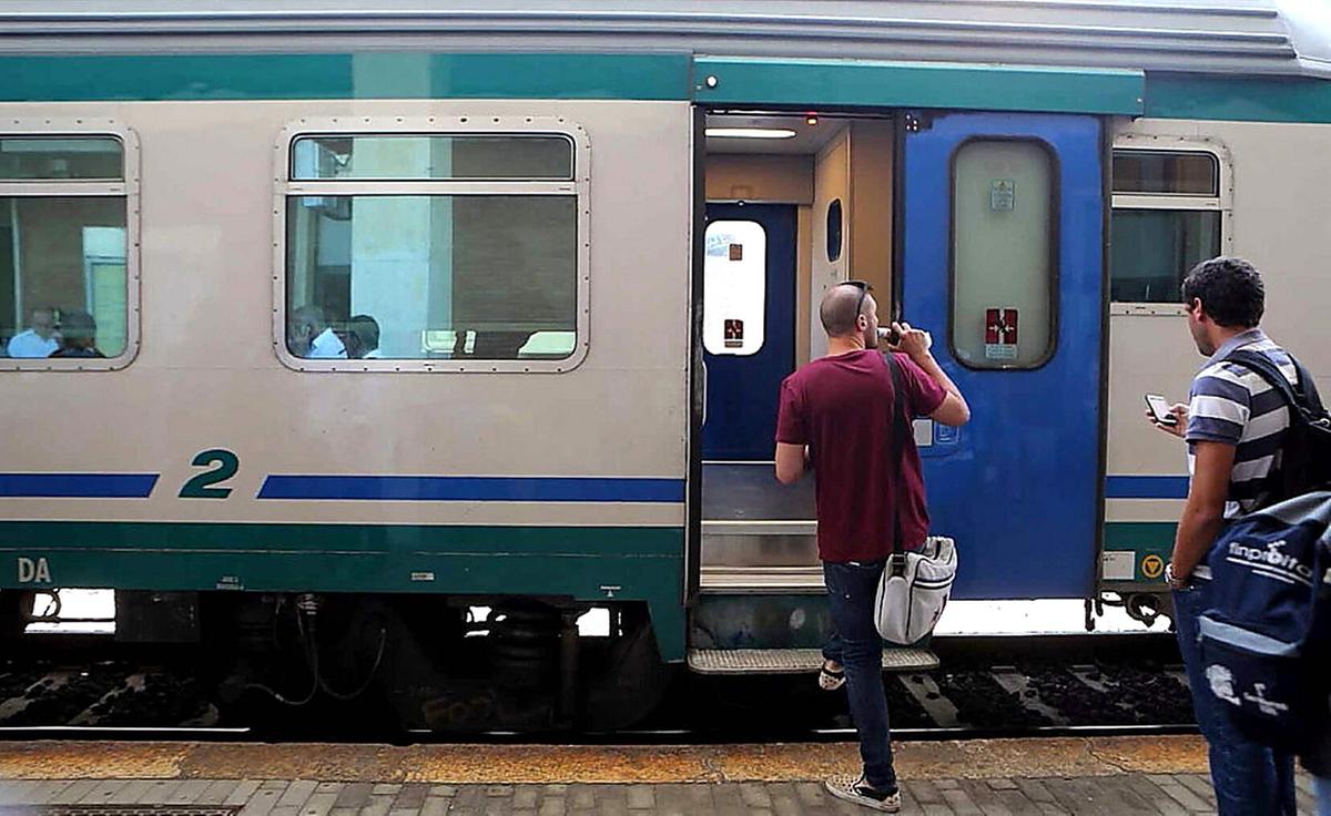 Sciopero nazionale dei treni dal 2 al 3 ottobre: motivazioni e orari del servizio ferroviario