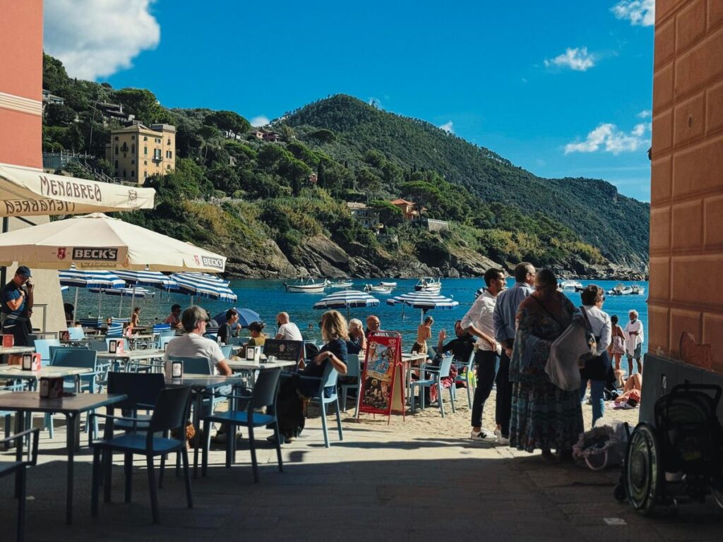 Sestri Levante, il sindaco vieta di stendere i panni sui balconi per preservare il decoro urbano