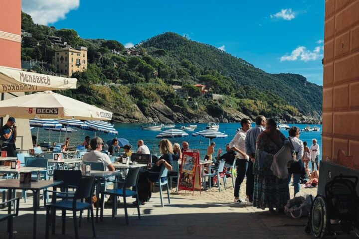 Sestri Levante, il sindaco vieta di stendere i panni sui balconi per preservare il decoro urbano